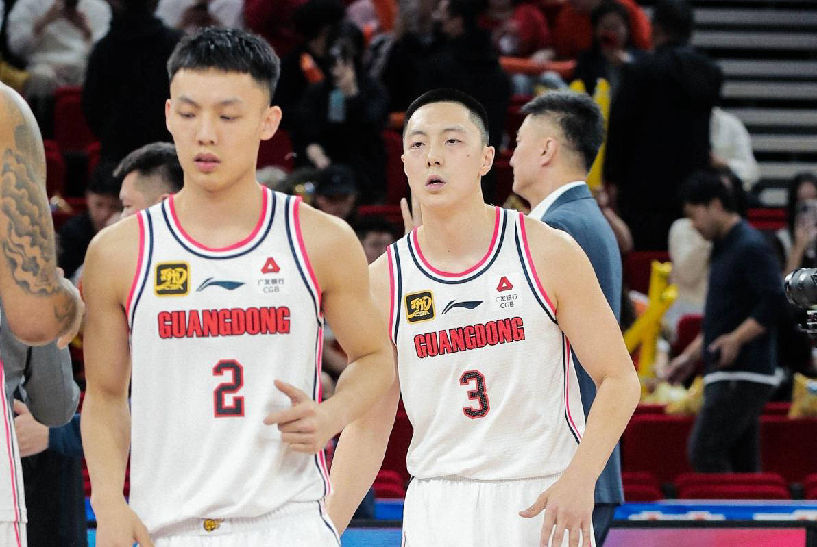 包含深圳佳兆业主场大胜对手，士气高昂的词条