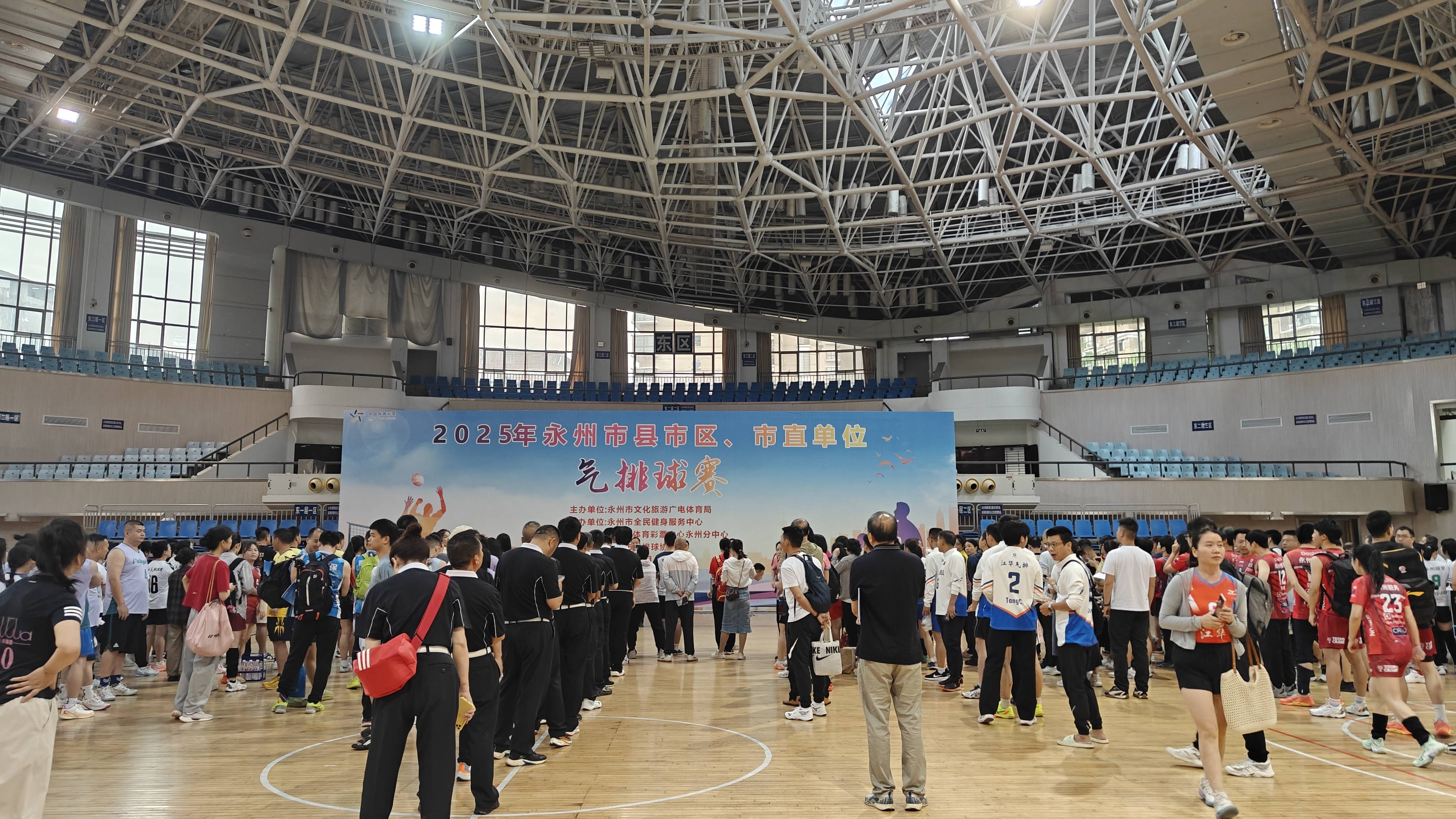 球队整体协作默契，赛场精彩连连